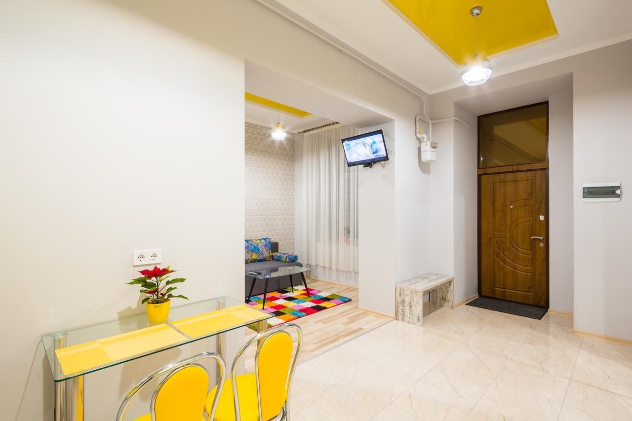 Apartment On Pekarska Street Зі Світлом! Lviv Kültér fotó